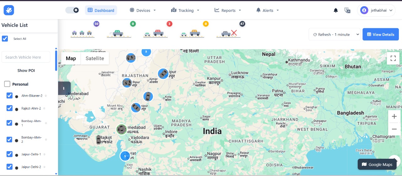 Fleet management dashboard showing navigation menu with Dashboard, Devices, Tracking, Reports, and Alerts tabs